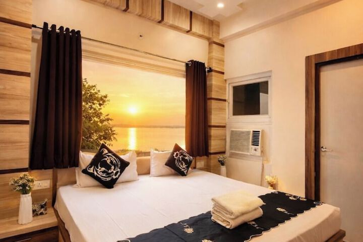 Room 8 of 19