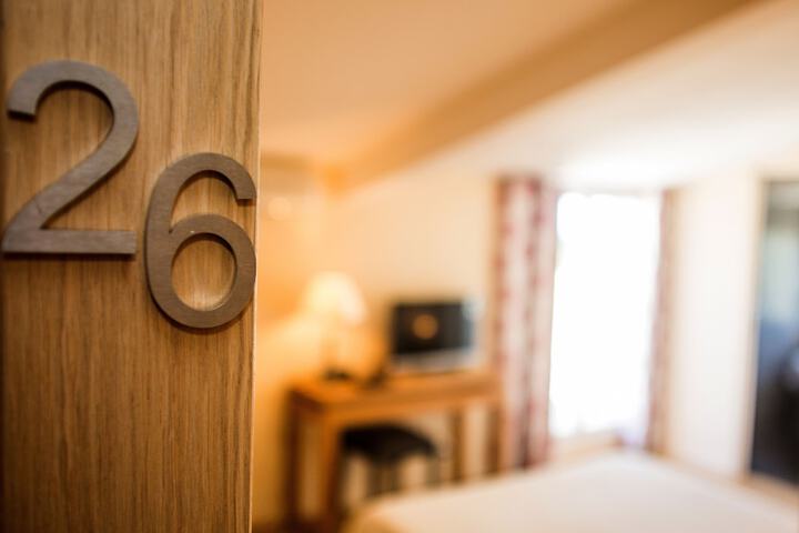 Room 31 of 102