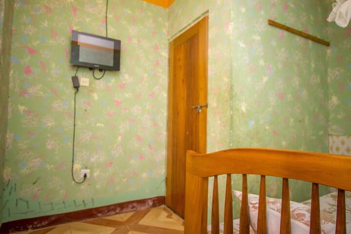 Room 13 of 20