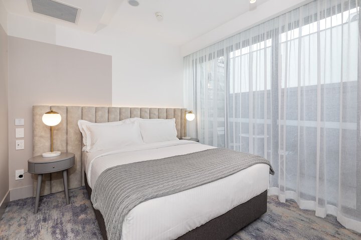 Room 3 of 89
