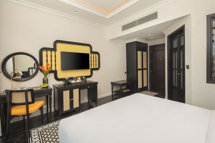Room 10 of 107