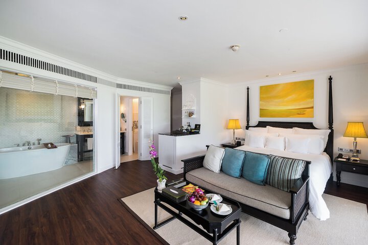 Room 4 of 213
