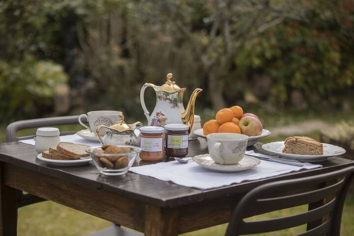 Breakfast/Coffee Service 12 of 33