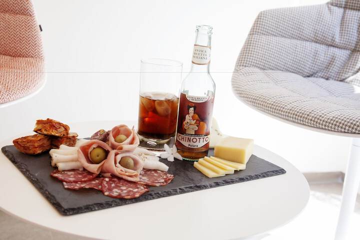 Lounge 60 of 75