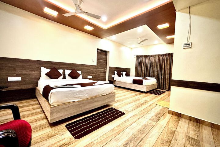 Room 9 of 20