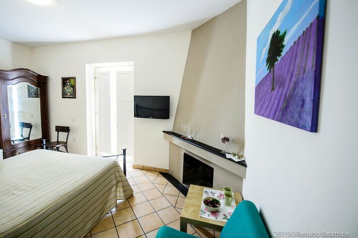 Room 3 of 86