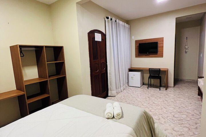 Room 3 of 76