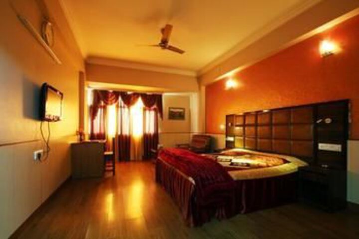Room 11 of 29