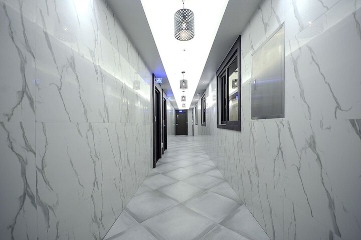Ballroom/Hall 12 of 14