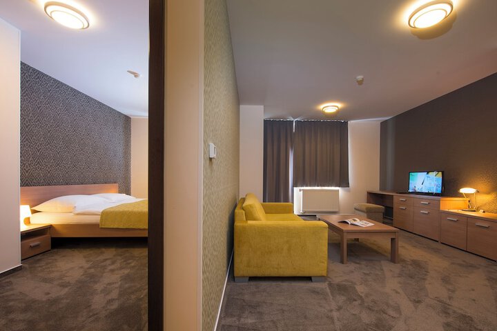 Room 18 of 126