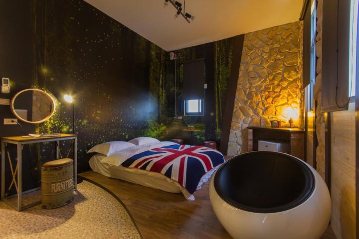 Room 21 of 43