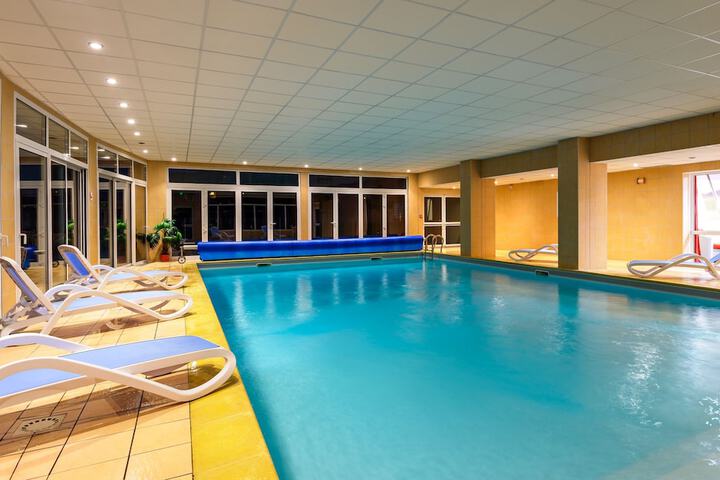 Pool Hotel