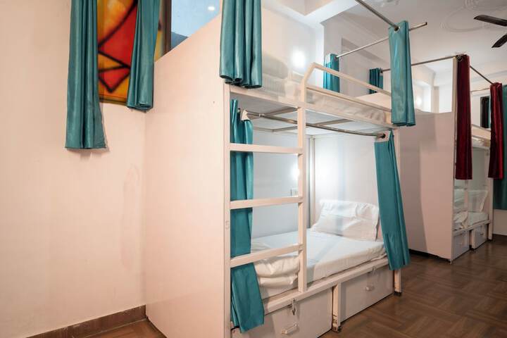 Room 12 of 37