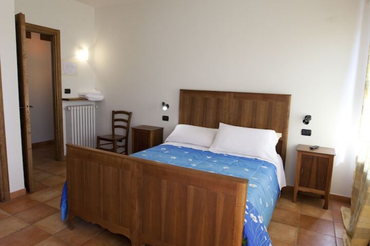 Room 2 of 32