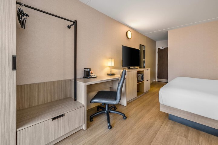 Room 38 of 62