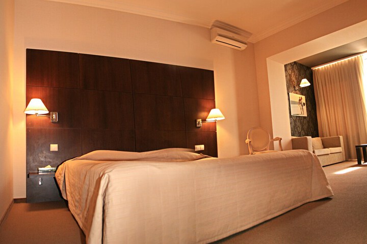 Room 15 of 53