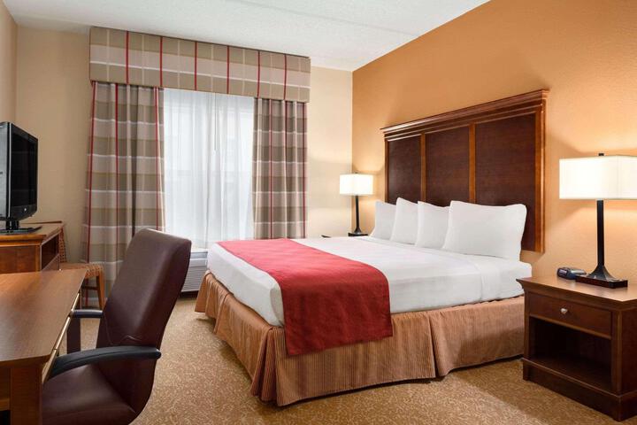 1 King Bed (2 of 7)
