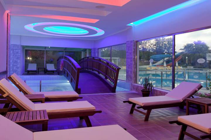 Pool Hotel