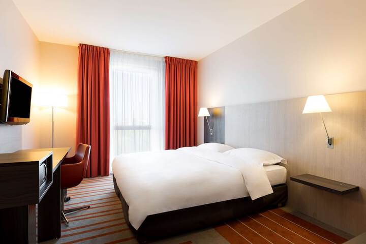 Room 10 of 25