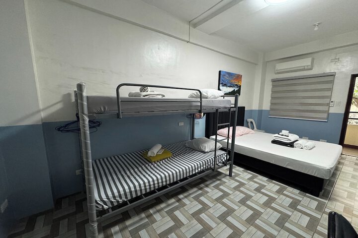 Room 11 of 32