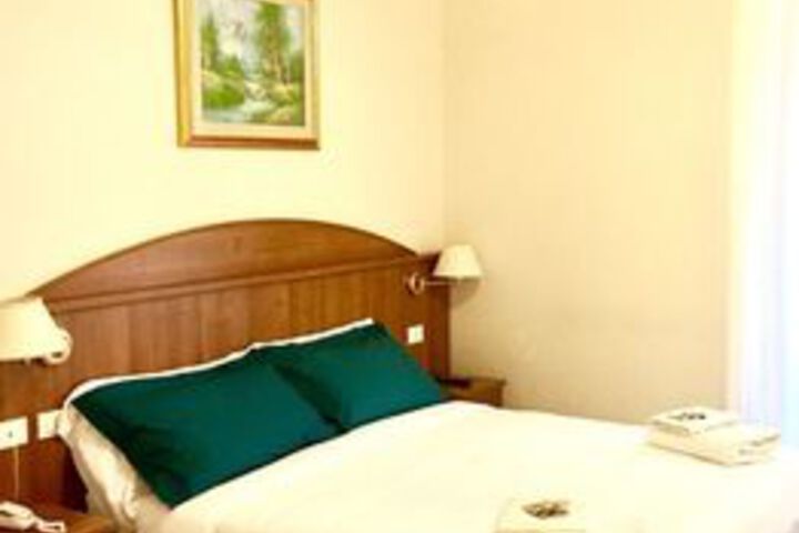 Room 18 of 27