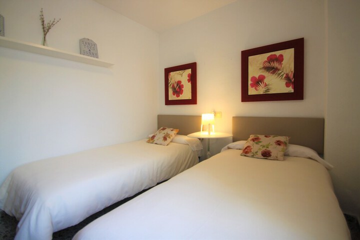Room 3 of 28