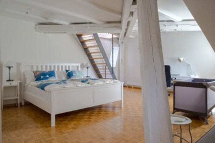 Room 28 of 46