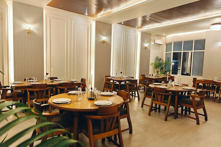 Dining 65 of 82
