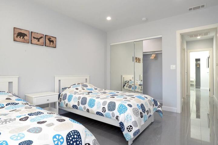 Room 5 of 29