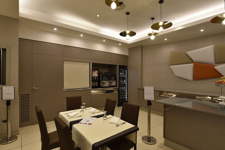 Dining 53 of 75