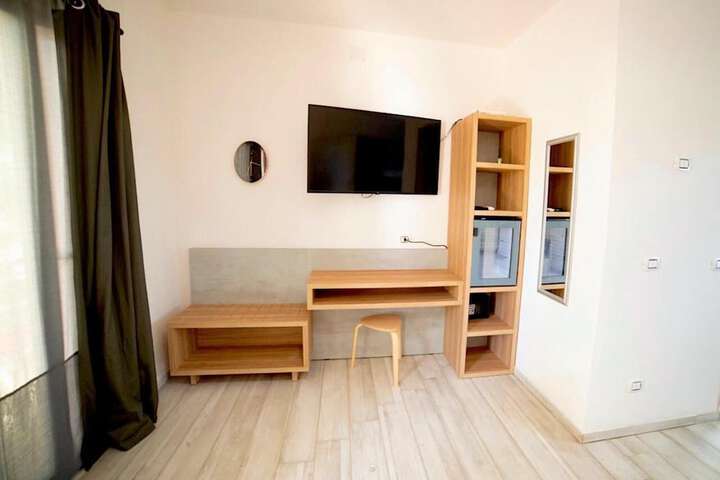 Room 11 of 19