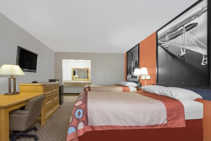 Room 9 of 14