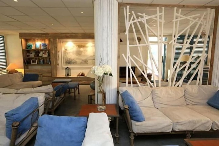 Hotel Interior 10 of 60