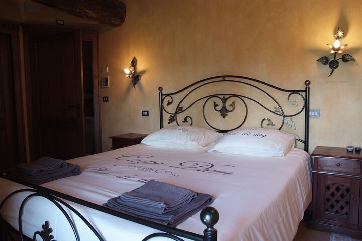 Room 5 of 96
