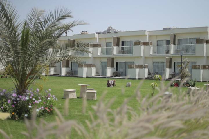 Hotel Exterior 85 of 93