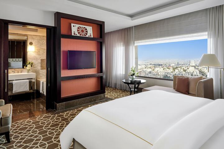 Room 28 of 217