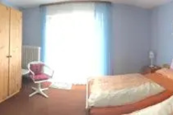 Room 2 of 8
