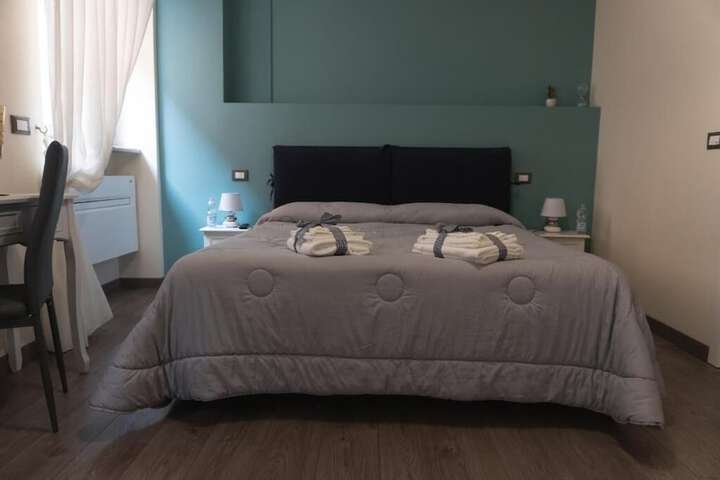 Room 5 of 42