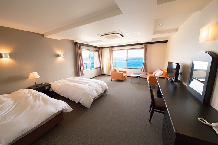 Room 10 of 25