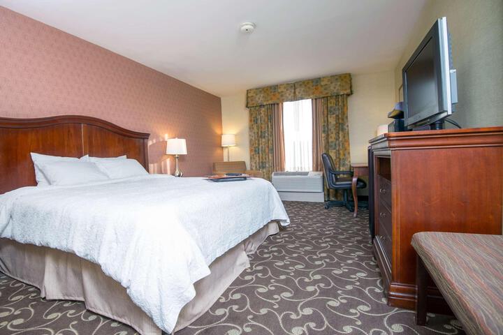 1 King Bed (5 of 12)