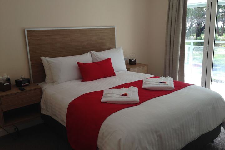 Room 2 of 79