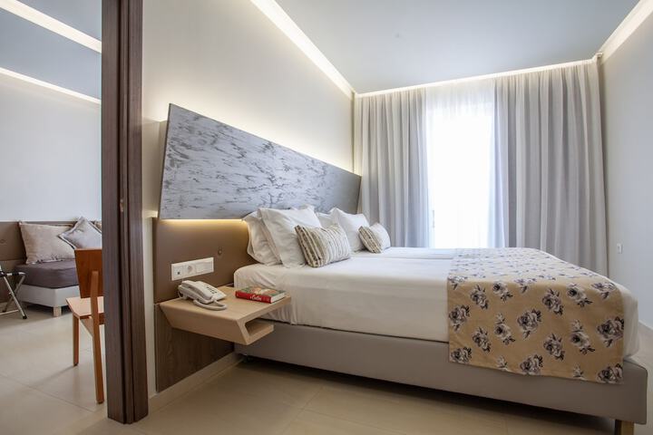 Room 4 of 78