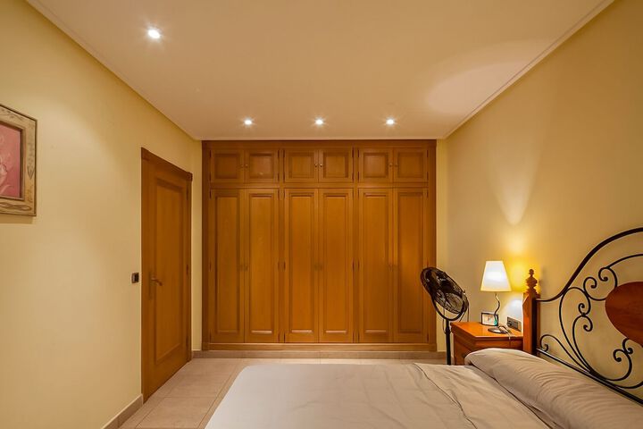 Room 7 of 165