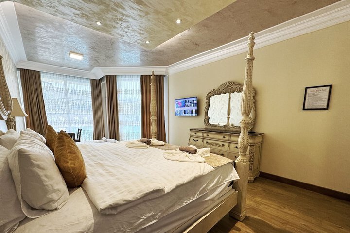 Room 32 of 121