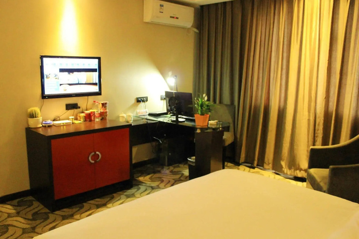 Room 2 of 10
