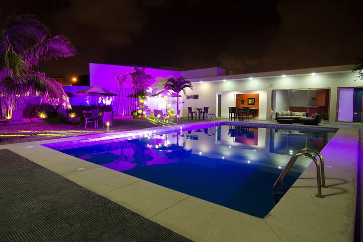 Hotel with Pool