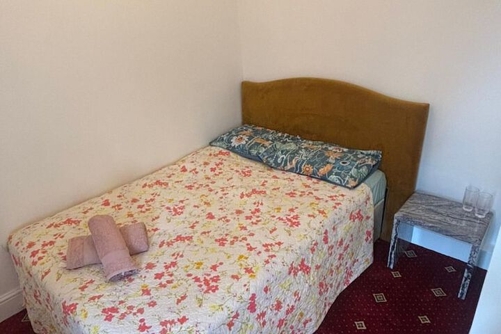 Room 9 of 18