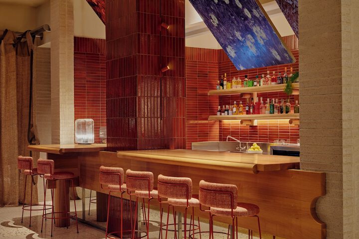 Lounge 51 of 60