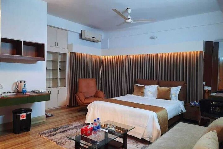 Room 5 of 40