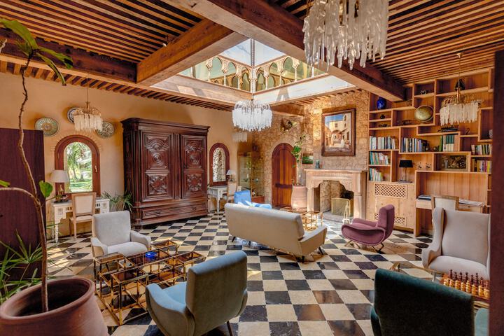 Hotel Lobby